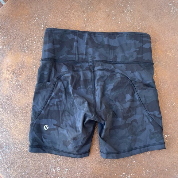 Lululemon gray cano biker shorts with pockets sz 6 - Picture 5 of 7
